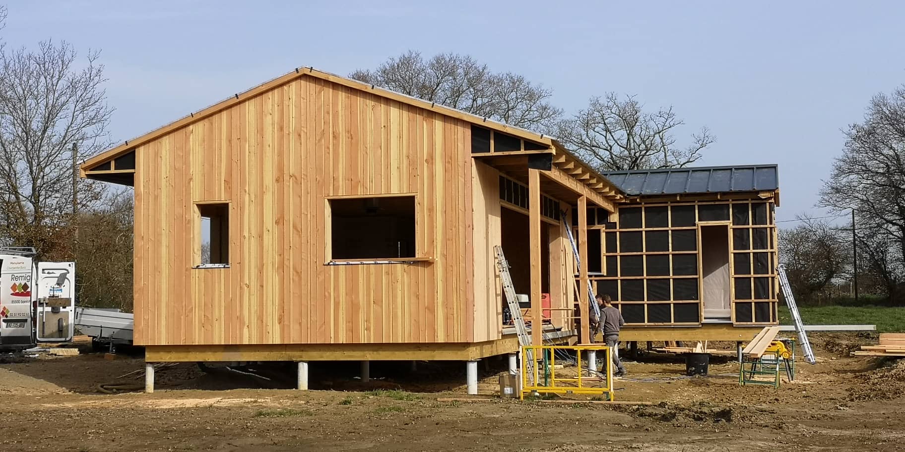 maison bois sur pilotis maitre d'oeuvre maulévrier 49 bardage acier auger bruno atelier d'architecture cholet